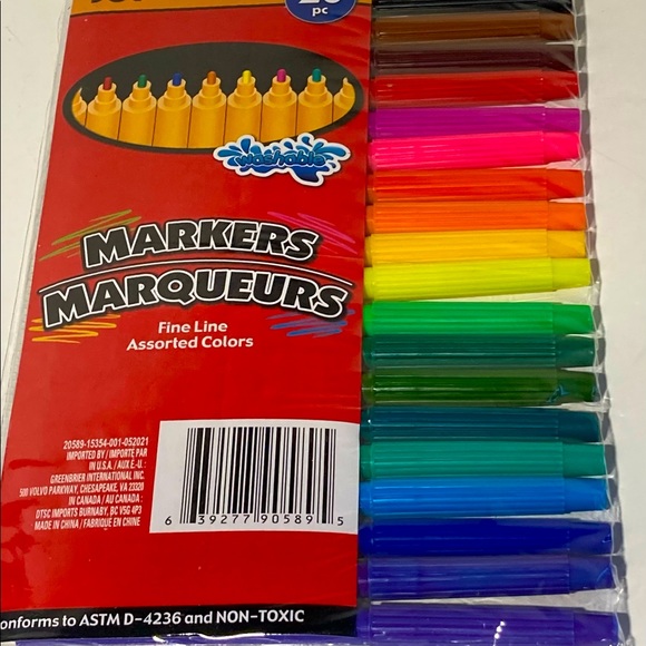 NWT Spider-Man Bundle Giant Sized Marvel Coloring & Activity Book  20 Markers💕 - Picture 5 of 9